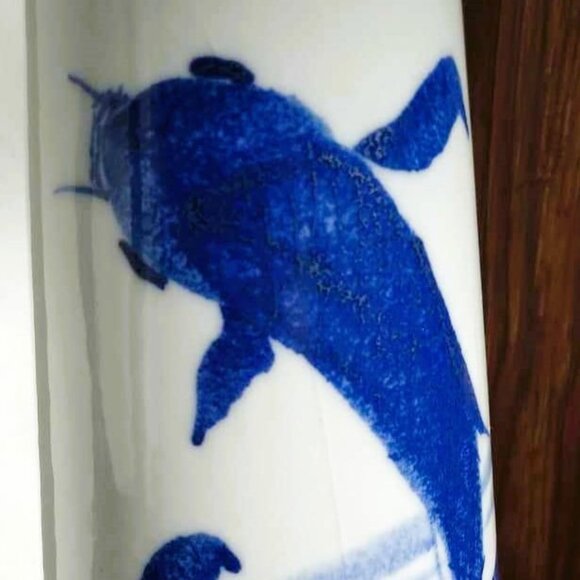 Hand Painted Blue & White Koi Fish porcelain vase - Picture 5 of 8